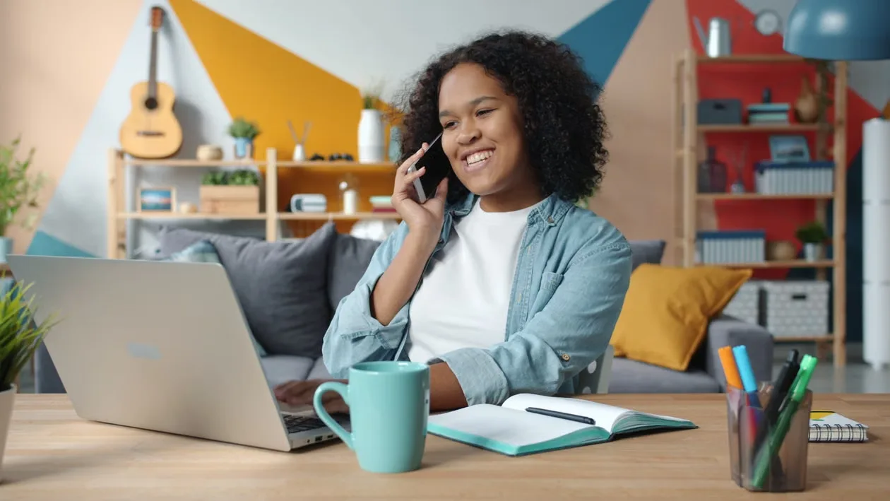 An independent professional speaking with a prospective customer by phone